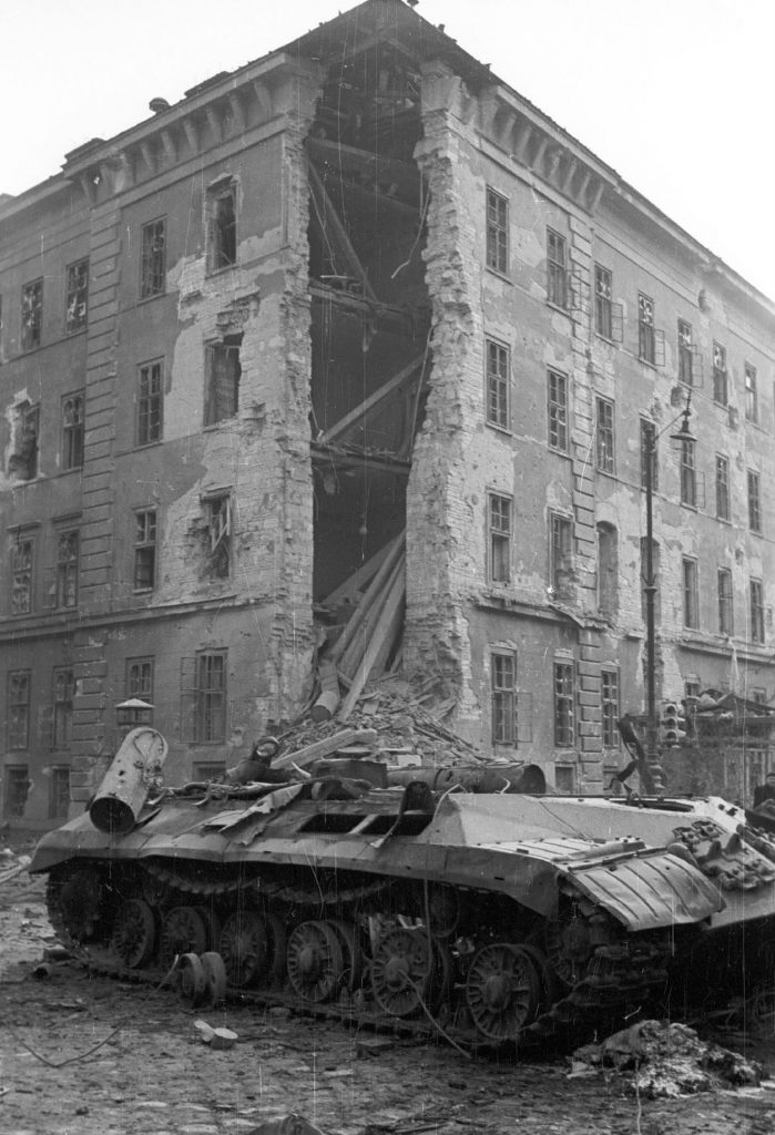 IS-3 zniszczony w Budapeszcie w 1956 roku