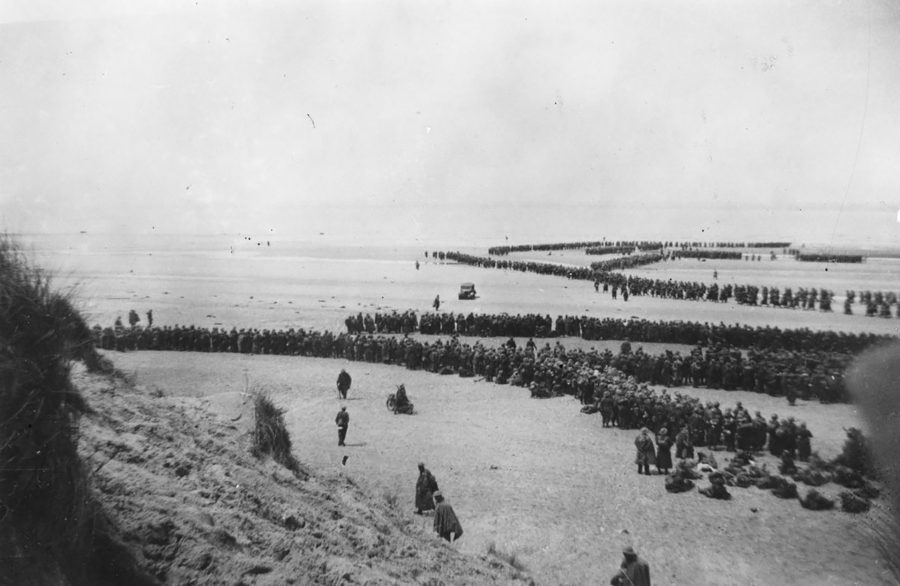 Żołnierze na plażach Dunkierki