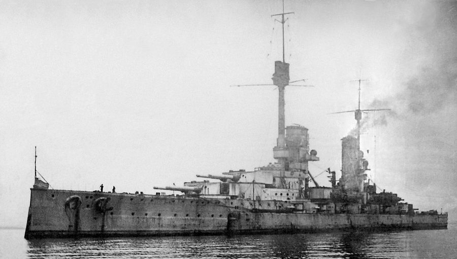 Niemiecki pancernik typu König - SMS Kronprinz, sfotografowany po wojnie w Scapa Flow