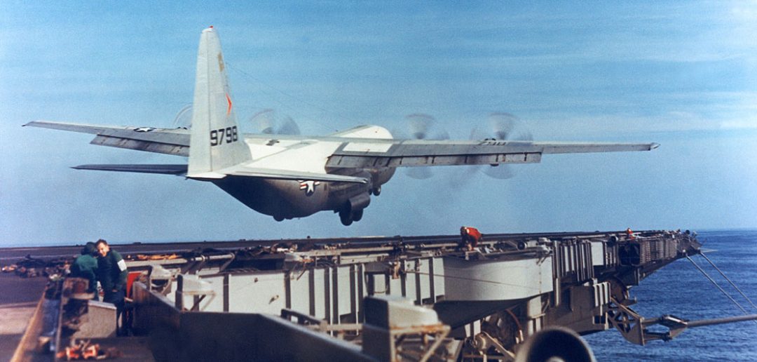 C-130 Hercules na pokładzie lotniskowca USS Forrestal