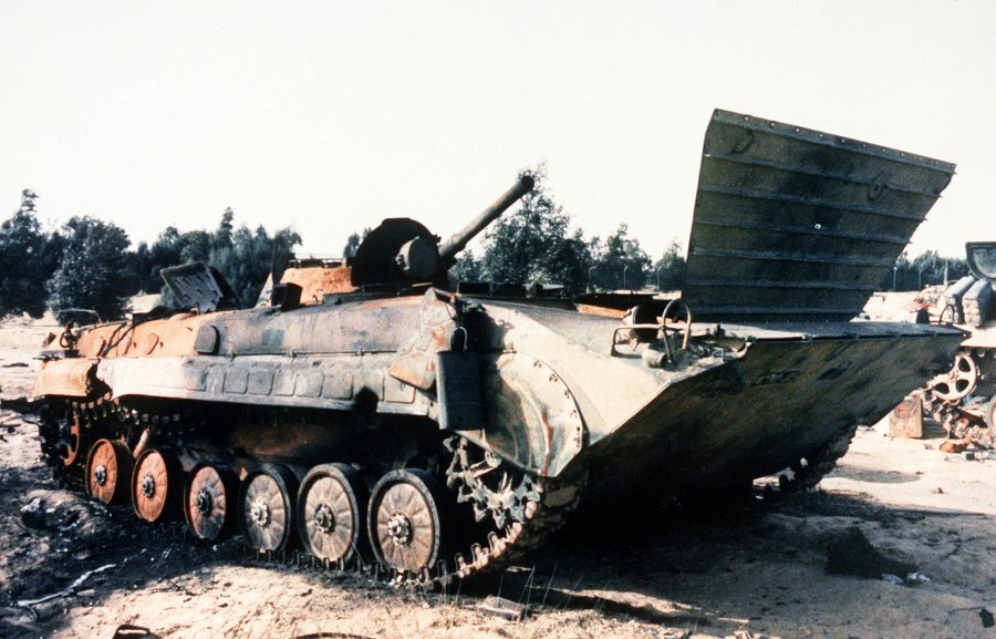 Zniszczony iracki BMP-1 w 1991 roku