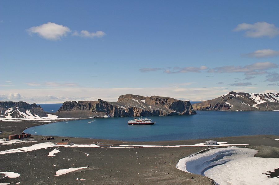Deception Island (fot. W. Bulach/Wikimedia Commons)