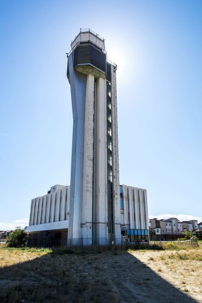 Opuszczona wieża kontroli lotów Stapleton International Airport współcześnie (fot. reddit.com)