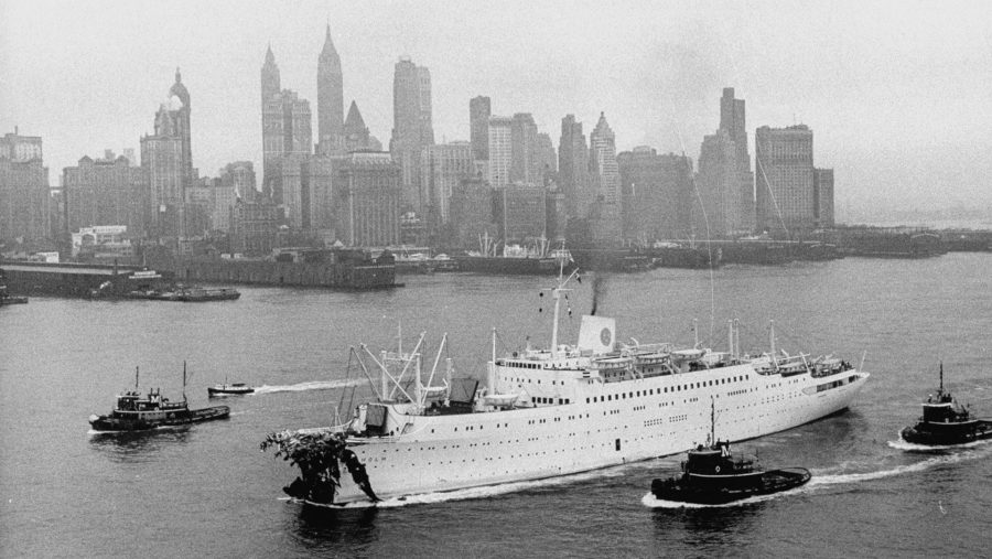 MS Stockholm uszkodzony po zderzeniu z Andrea Dorią wpływa do Nowego Jorku