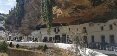 Setenil de las Bodegas - miasto ukryte w skale