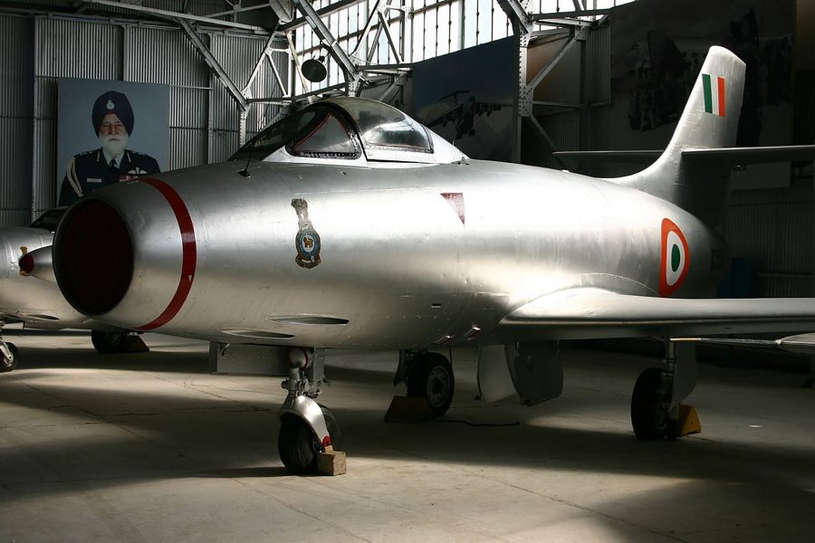 Dassault M.D.450 Ouragan (fot. Aeroprints.com/Wikimedia Commons)