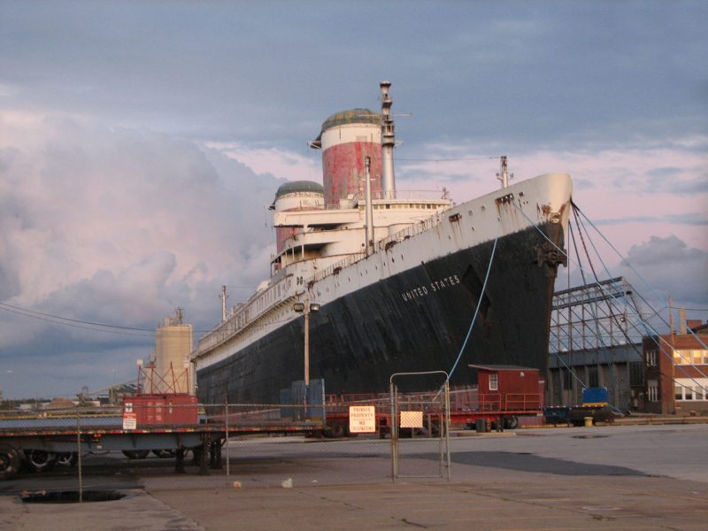 SS United States współcześnie (fot. Lowlova/Wikimedia Commons)