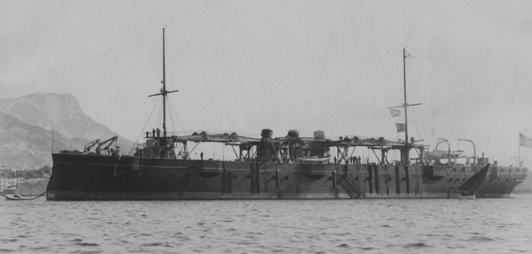 Foudre - pierwszy w historii transportowiec wodnosamolotów