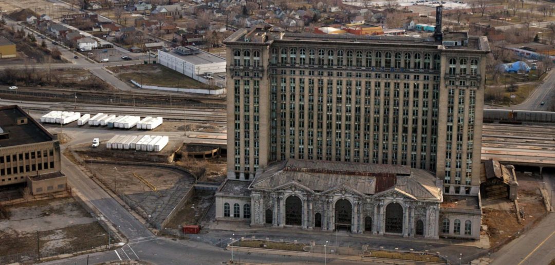 Michigan Central Station - niesamowity opuszczony dworzec kolejowy w Detroit
