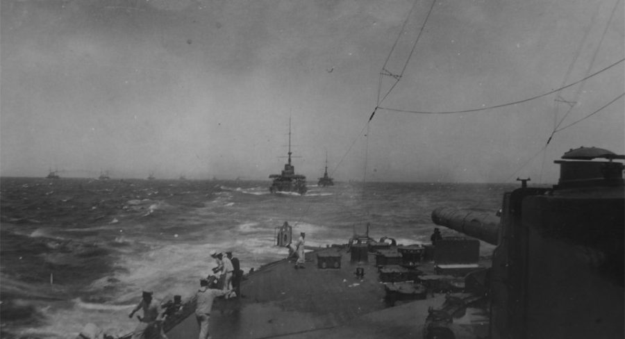 Japońskie okręty w drodze do Zatoki Cuszimskiej