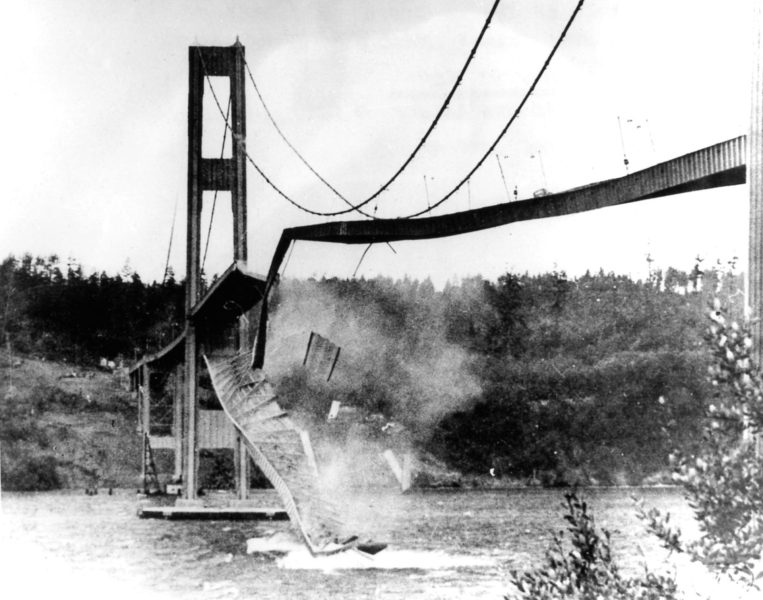 Tacoma Narrows Bridge w momencie zawalenia