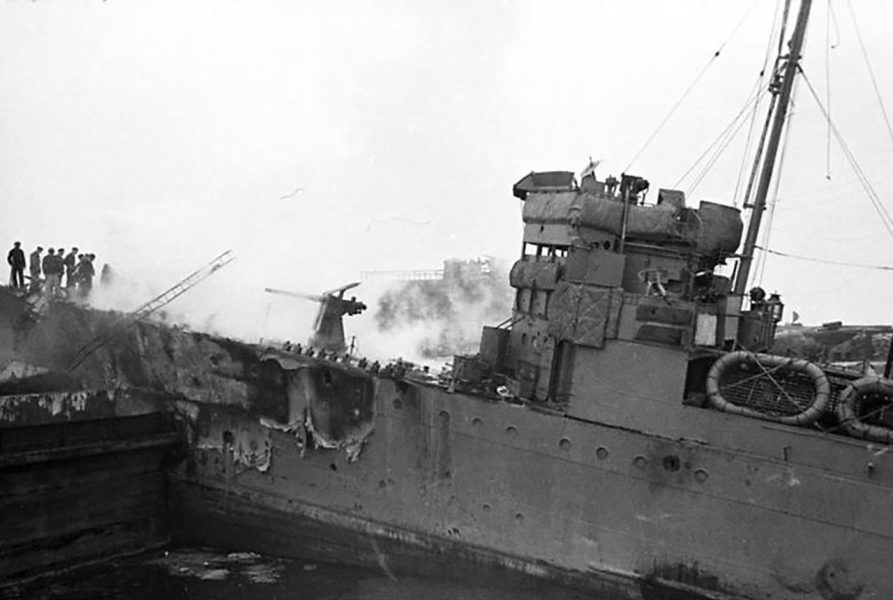 HMS Campbeltown wbity w wrota doku Normandie