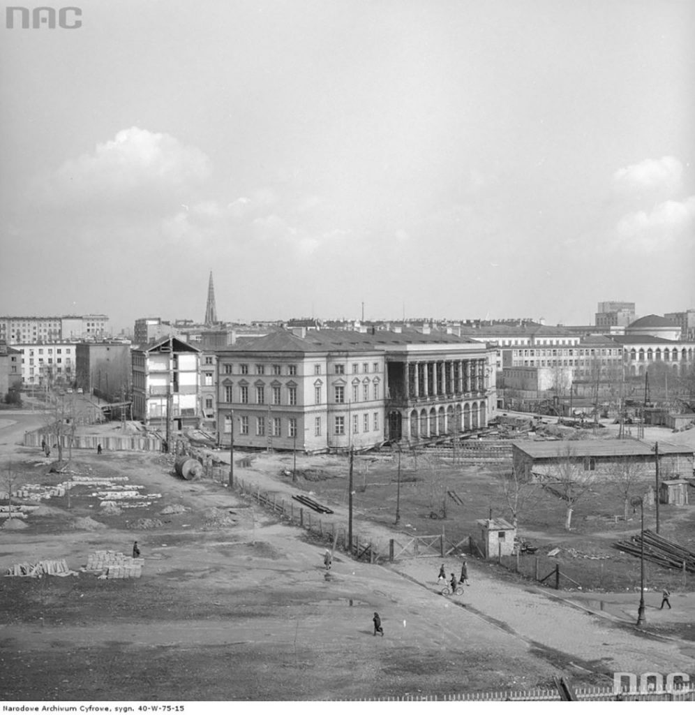 Pałac Lubomirskich podczas operacji przesunięcia (fot. NAC)