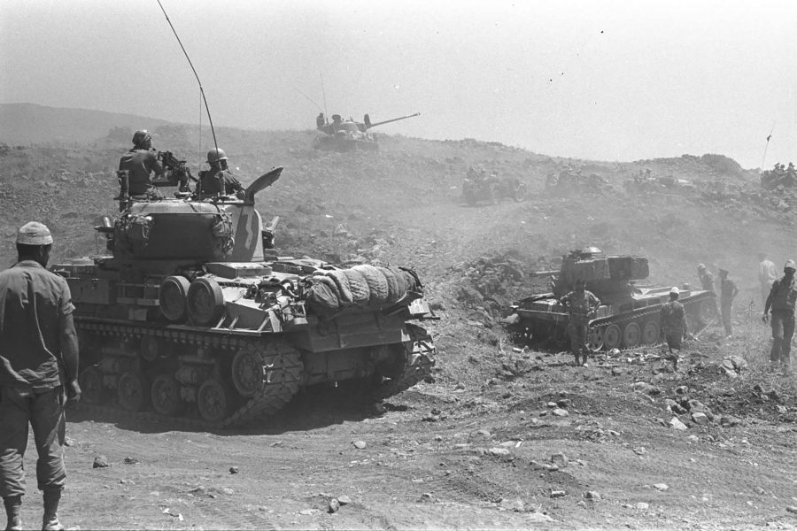 M-50 Isherman (na pierwszym planie) i M-51 Super Sherman (na drugim planie)