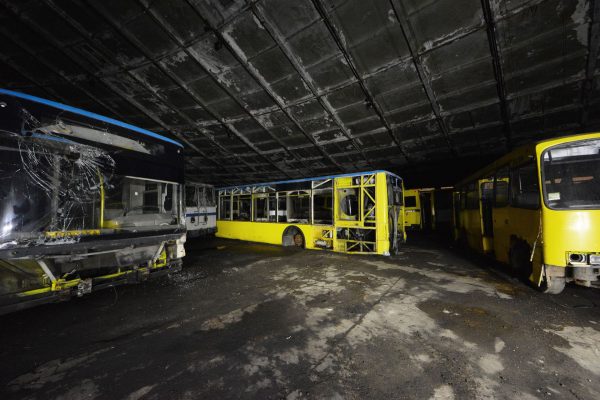 Wnętrze zajezdni autobusowej w Parku autobusowym nr. 7 w Kijowie (fot. Piotr Durak/Durak/Davis Urbex)