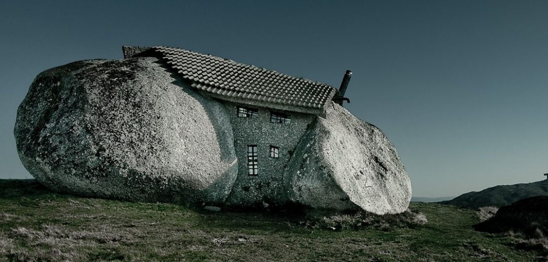Casa do Penedo - niesamowity kamienny dom w Portugalii