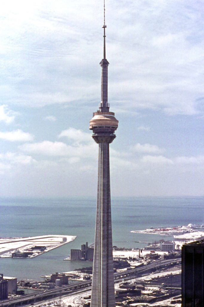 CN Tower podczas budowy