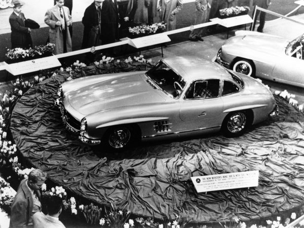 Mercedes-Benz 300 SL zaprezentowany w Nowym Jorku w 1954 roku (fot. Daimler AG)