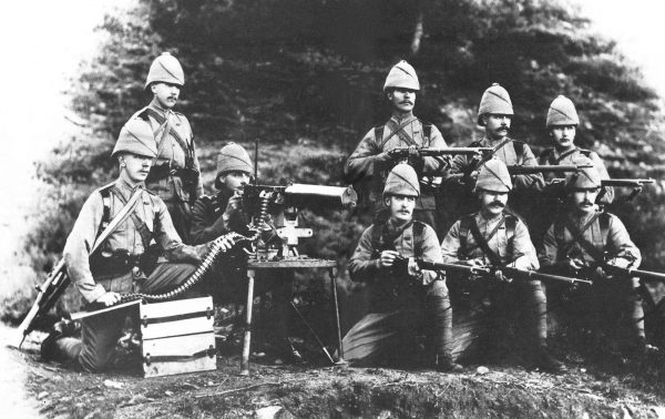 Żołnierze z karabinem maszynowym Maxim