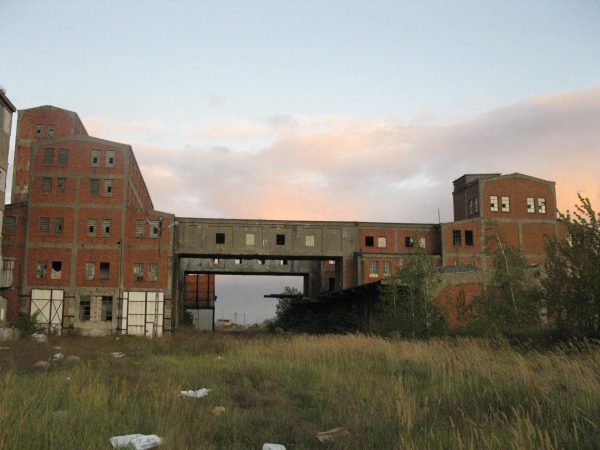 Pozostałości kopalni w Wapnie (fot. Wikimedia Commons)
