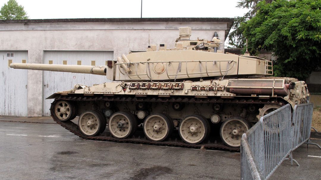AMX-32 (fot. Rama/Wikimedia Commons)
