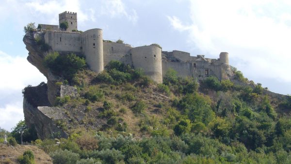 Castello di Roccascalegna (fot. maury3001/Wikimedia Commons)