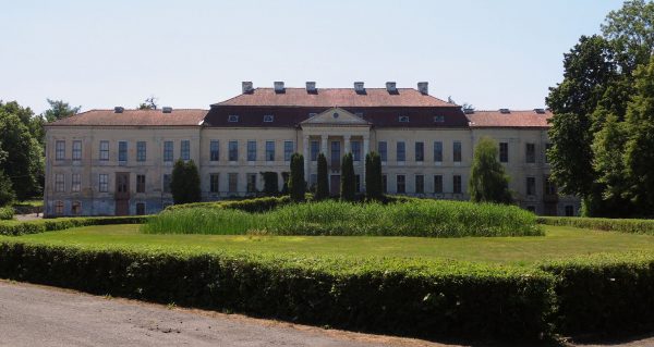 Pałac w Drogoszach (fot. Antekbojar/Wikimedia Commons)