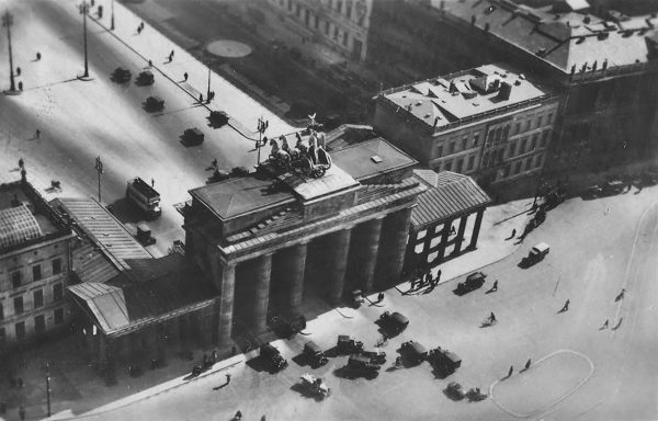 Brama Brandenburska w latach 20. lub 30. XX wieku