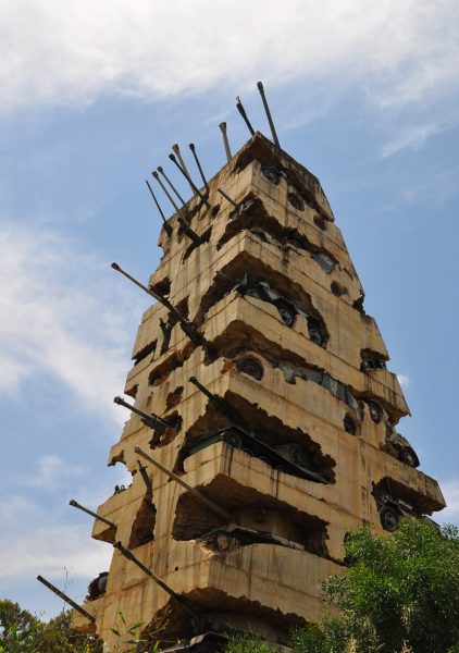 Pomnik "Nadzieja dla pokoju" w Libanie (fot. Lolinka/Wikimedia Commons)