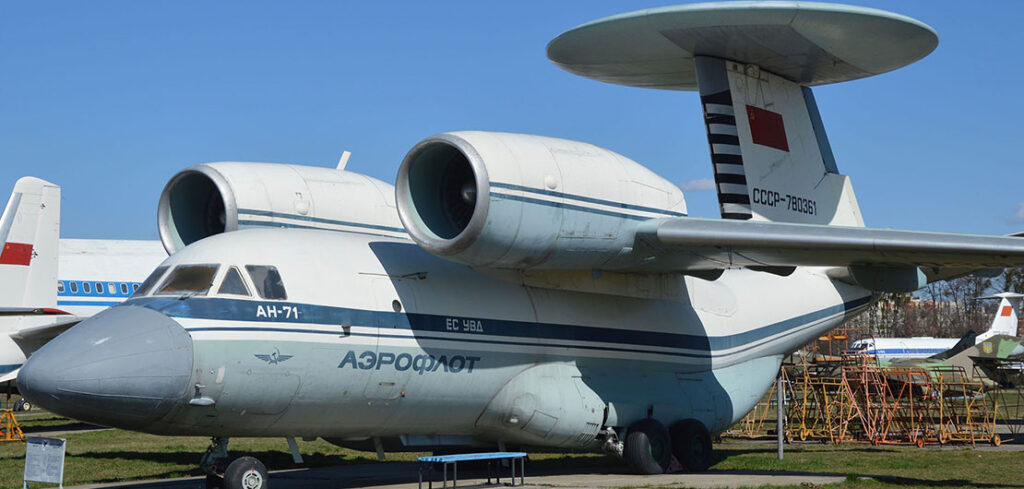 Antonow An-71 - radziecki taktyczny AWACS