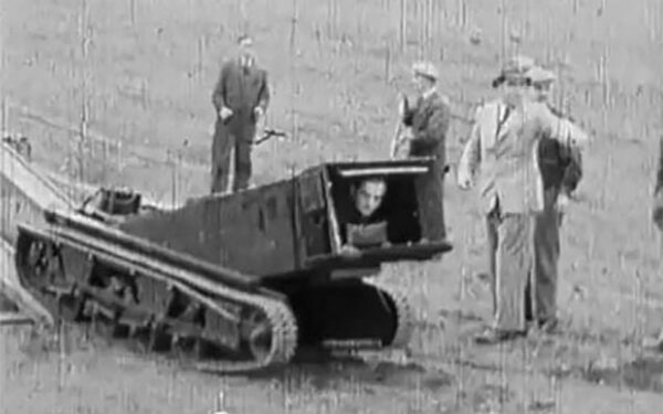 Pierwszy prototyp Praying Mantis Machine Gun Carrier