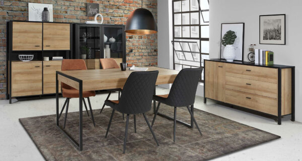 Modny stół loftowy – przepis na klimatyczną jadalnię w industrialnym stylu
