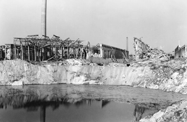 Ruiny zakładu w Oppau po eksplozji (fot. BASF)