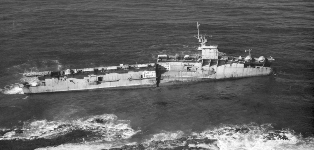 USS Makassar Strait - lotniskowiec wykorzystany jako cel