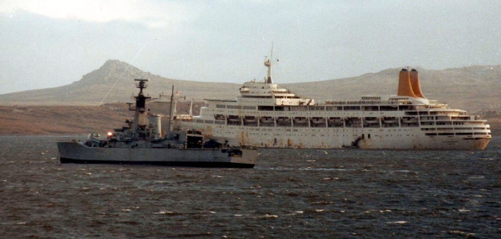 SS Canberra - liniowiec, wycieczkowiec i transportowiec wojska