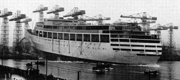 SS Canberra podczas wodowania 