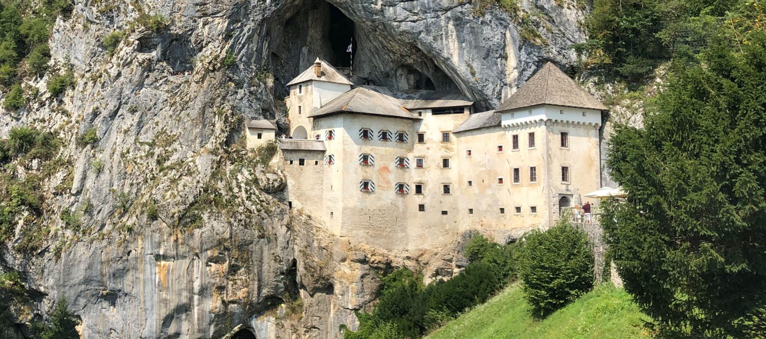 Predjamski Grad - zamek pod skałą