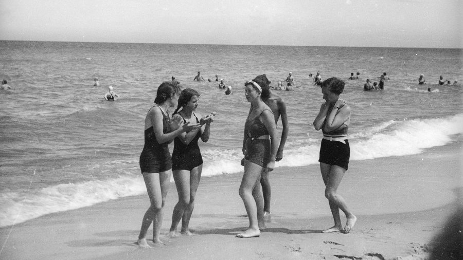 Polska plaża w 1935 roku (fot. NAC)