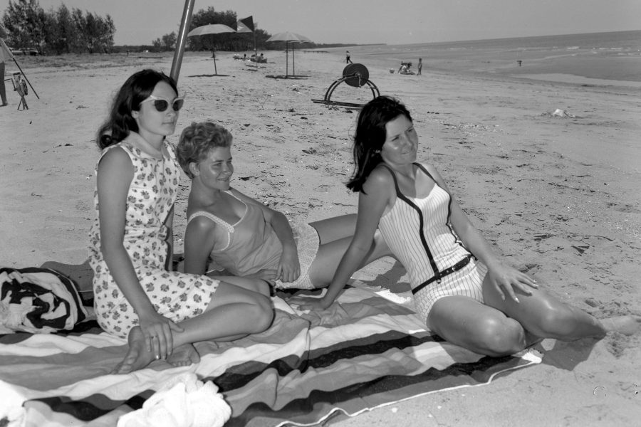 Amerykańska plaża w 1967 roku (fot. Queensland State Archives)